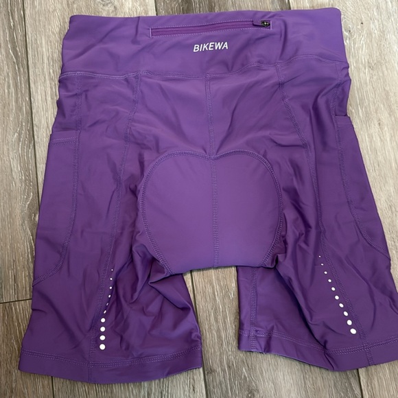 NWT WOMEN’S BIKING SHORTS WITH PADDING - BIKEWA - Picture 5 of 7